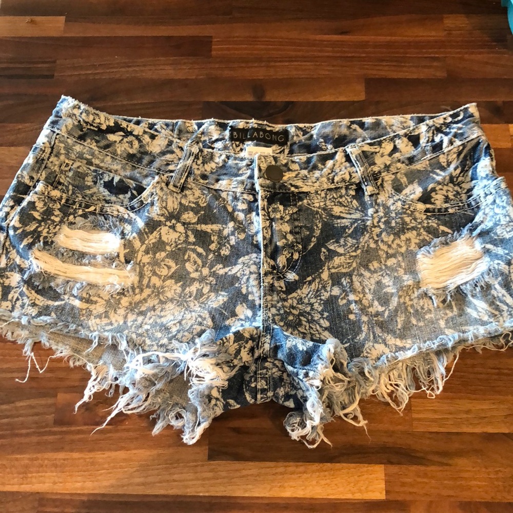 Billabong shorts size 9